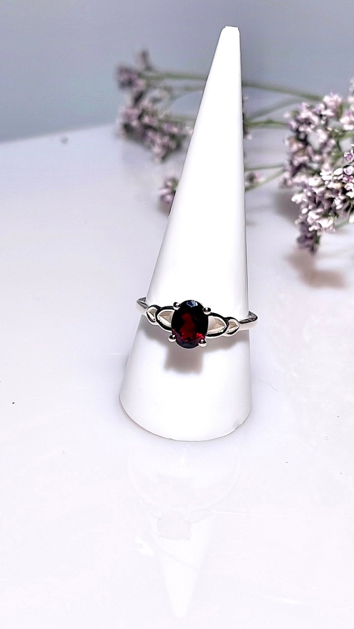 Almandine Garnet faceted ring .925 silver - The Crystal Therapy