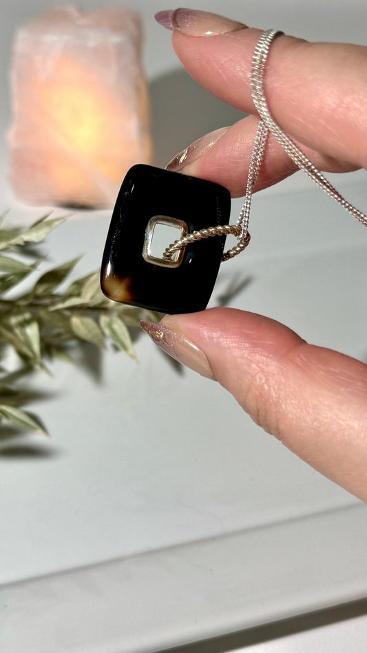 Black Onyx pendant (Code V) - The Crystal Therapy