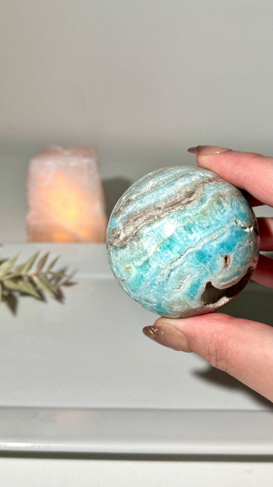 Caribbean Calcite sphere (code V) - The Crystal Therapy