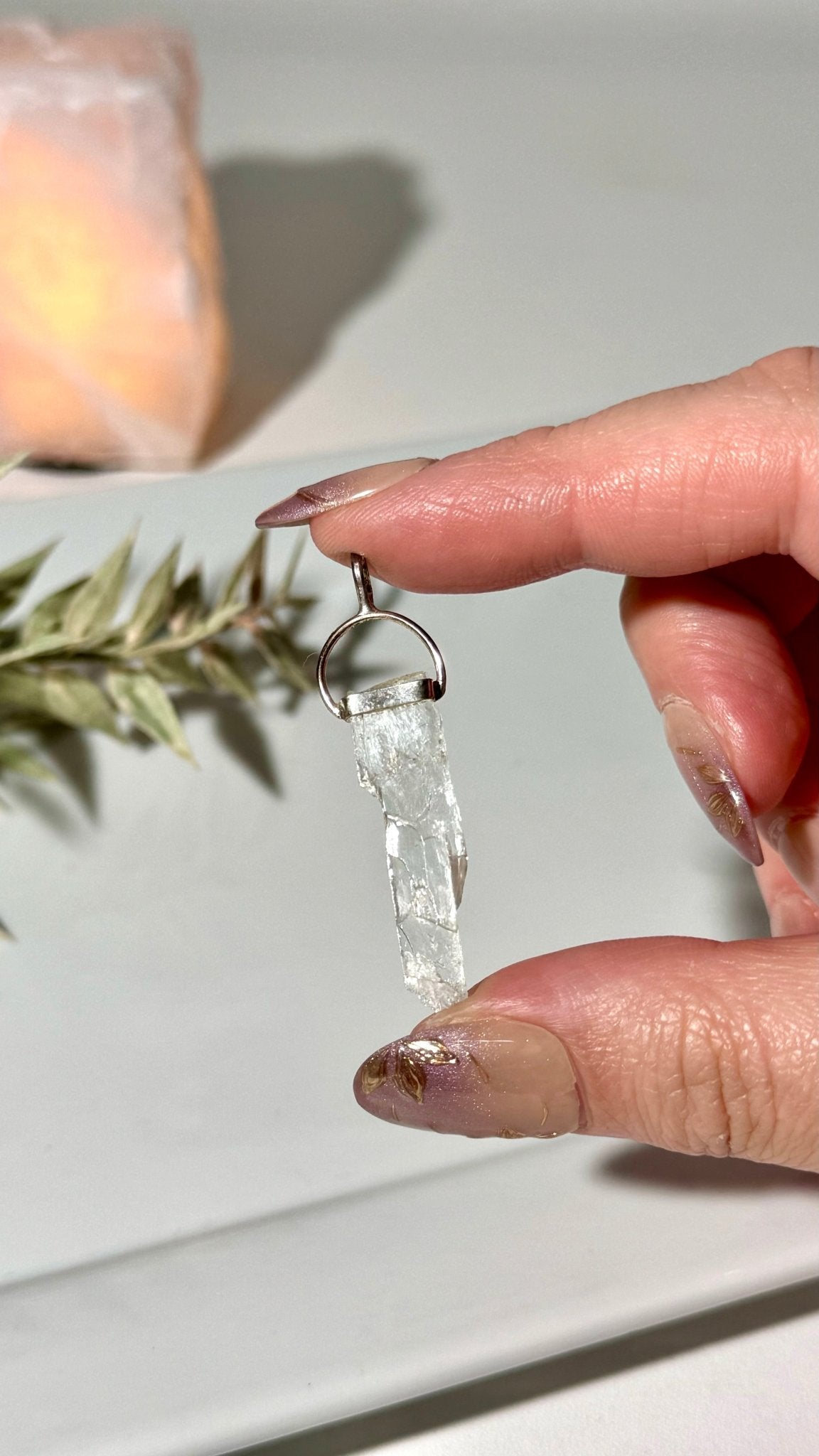 Hiddenite pendant (Code G) - The Crystal Therapy