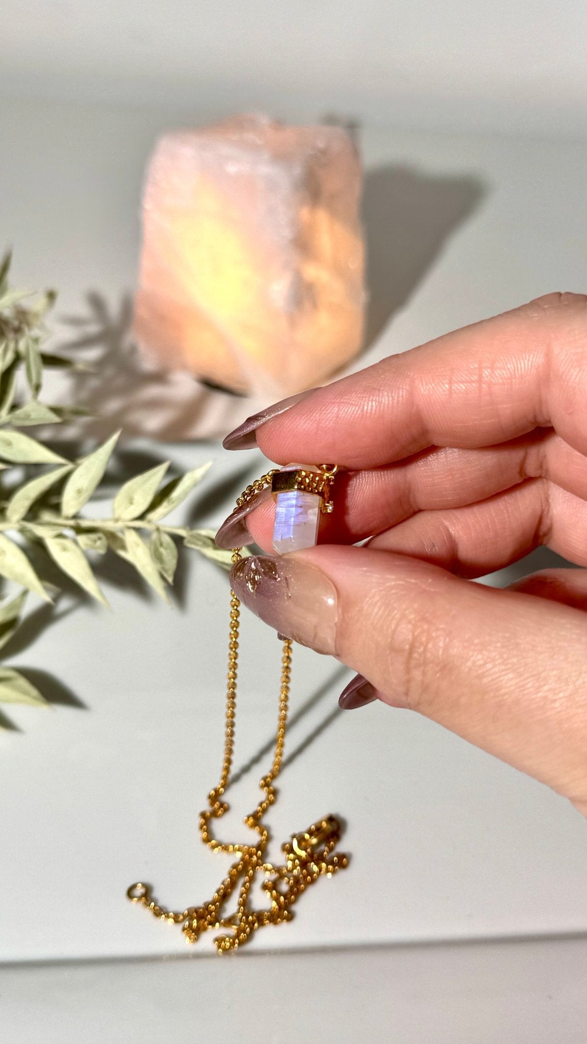 Moonstone pendant (code B) - The Crystal Therapy