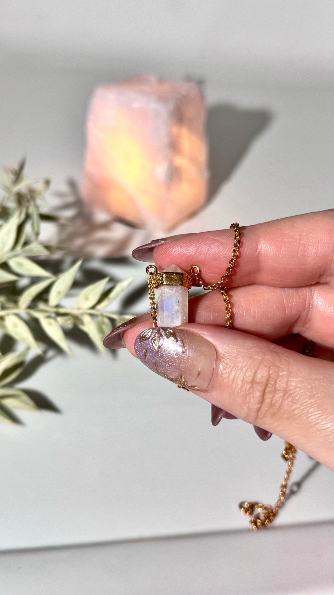 Moonstone pendant (code B) - The Crystal Therapy