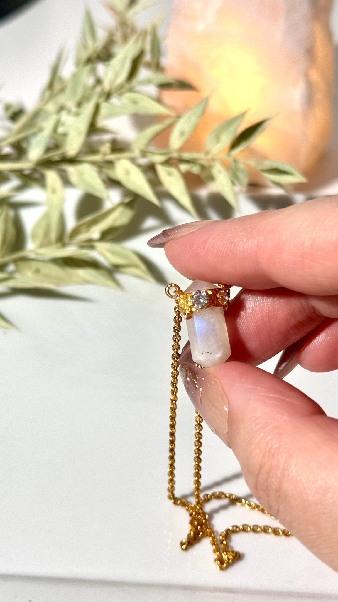 Moonstone pendant (code C) - The Crystal Therapy